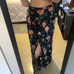 Floral skirt with slit